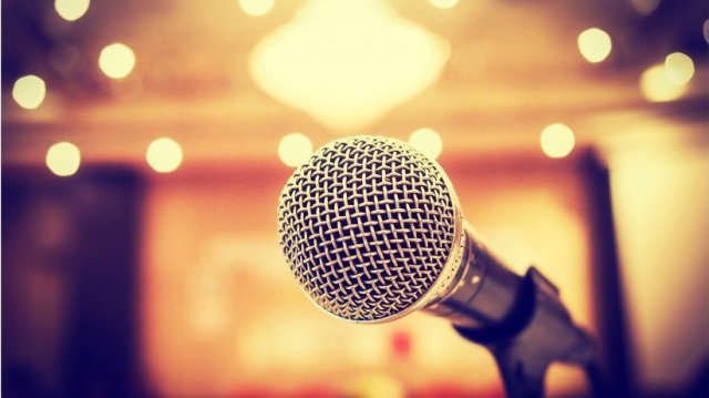 20150812205130-microphone-public-speaking-media